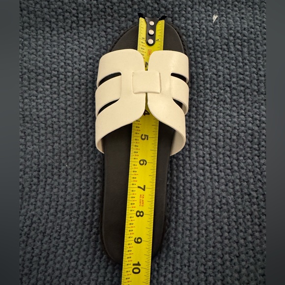 The Drop Two-Tone Designer Flat Sandals - Picture 4 of 5